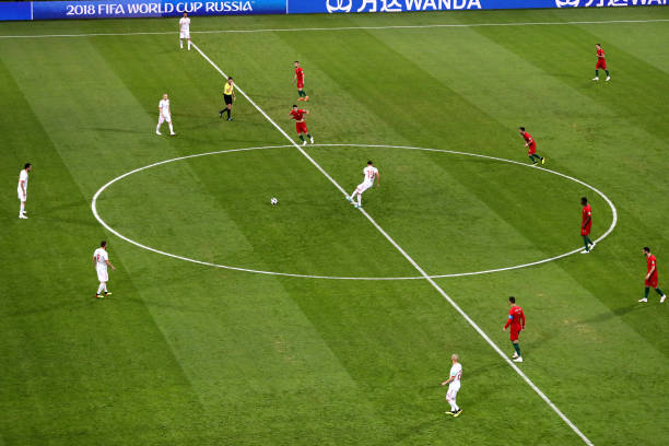 C罗梅西也无奈：盘点那些因规则错失的补射良机