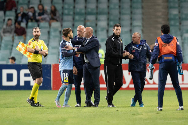 防守球员非故意手球是否构成禁区内犯规？