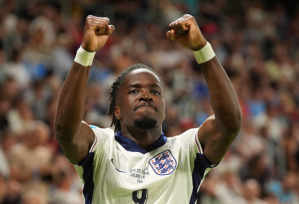 豪门争夺战升级:哈兰德经纪人开出惊人薪资要求