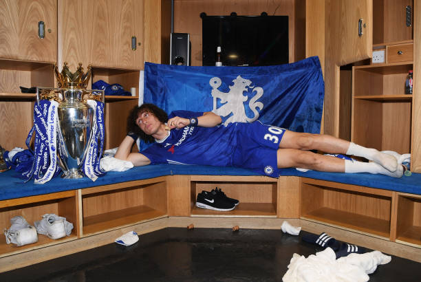 红牌禁赛对球队的影响：关键球员缺席如何应对？