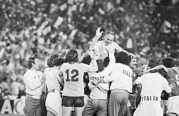 齐达内为何屡吃红牌？探究传奇中场的火爆脾气