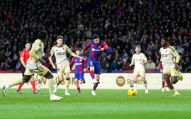 欧冠半决赛焦点战：新星VS传奇，谁能主宰比赛？