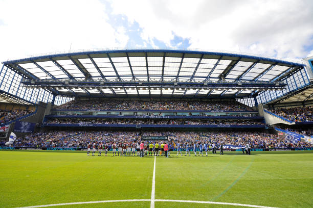 足坛颜值天花板：J罗与C罗的帅气大比拼