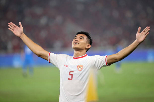 2025欧冠积分榜更新：黑马崛起，传统强队遇挑战