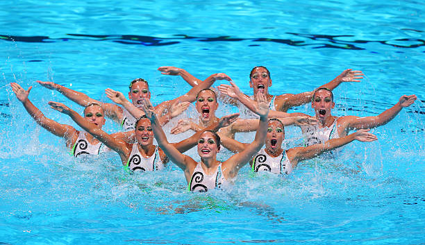 跳远慢动作欣赏：力与美的完美结合