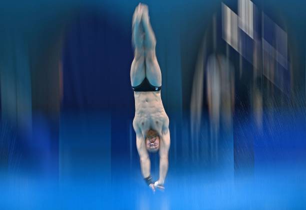 伏明霞与梁锦松的婚姻生活：恩爱夫妻的日常点滴