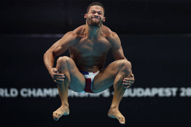 从长发到短发：跳水运动员的赛场蜕变