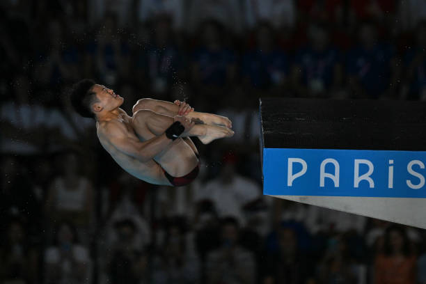 伏明霞嫁入豪门：老公梁锦松当时多少岁？