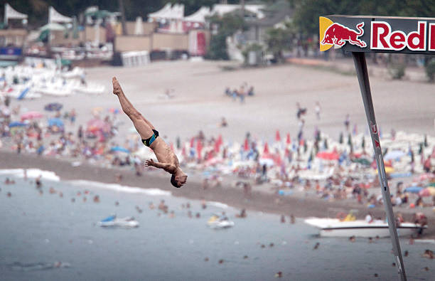 闪电博尔特：回顾百米世界纪录的震撼瞬间