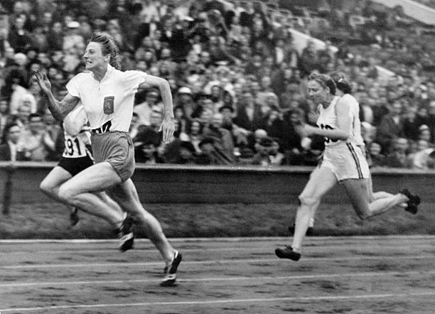 年龄不是问题：伏明霞如何在不同年龄段称霸跳水界