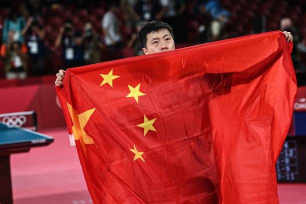 揭秘南京乒乓球高手的独门绝技：发球、快攻与心理战