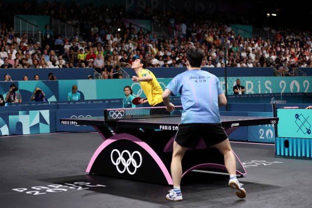 乒乓球直板发球技巧：慢动作演示+关键点讲解