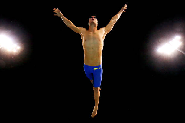 家长必看：儿童游泳时耳朵进水的安全处理方法