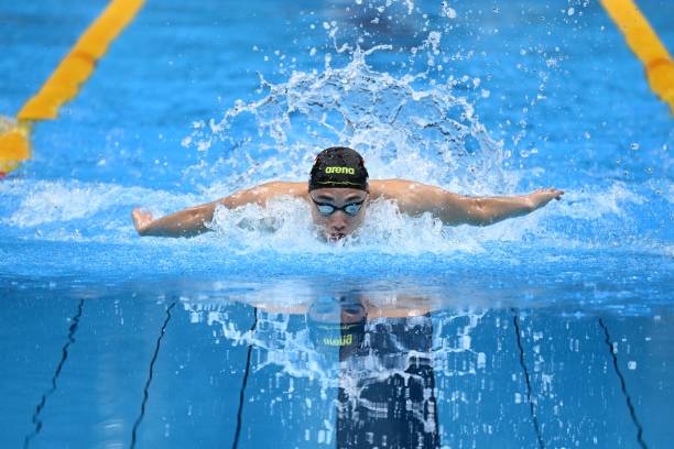 游泳转身技巧:提高比赛效率的关键动作