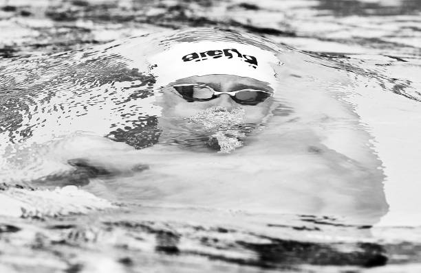 中年学游泳的好处：健康、减压与自信提升