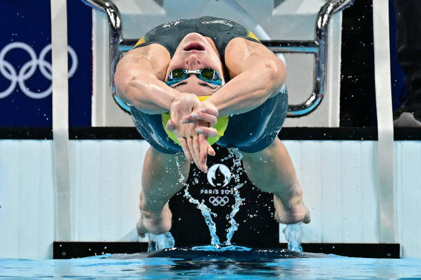 游泳馆设计效果图赏析：探索不同风格的水上运动场馆