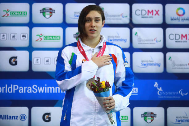 腰间盘突出患者游泳指南:哪些泳姿最安全?