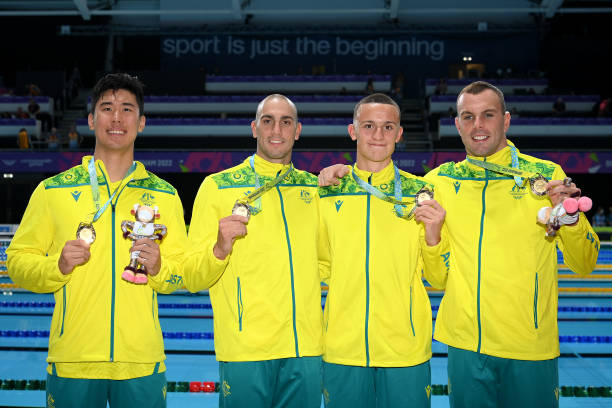 简笔画技巧:海上游泳人物