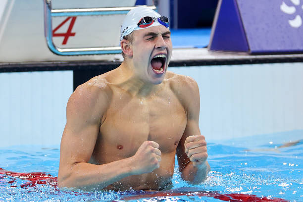 游泳动作解析：如何通过肢体协调提升游泳效率