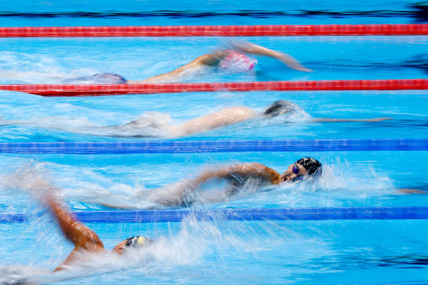 豪宅泳池实景：高清照片呈现完美休闲空间