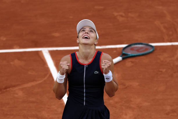 网球反手技术解析:上旋与双手反拍的实战应用