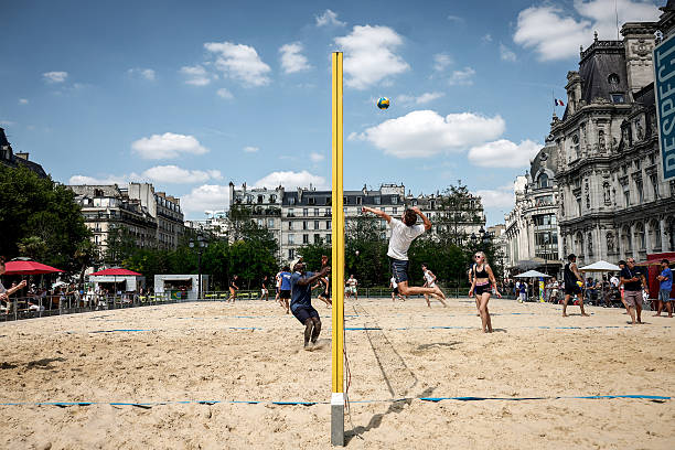 排球比赛中的击球规则与犯规行为