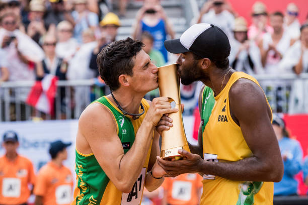 排球比赛场地的布局与功能区域介绍