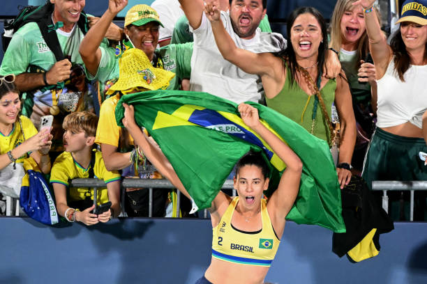 创意排球绘画：用简单线条打造艺术感