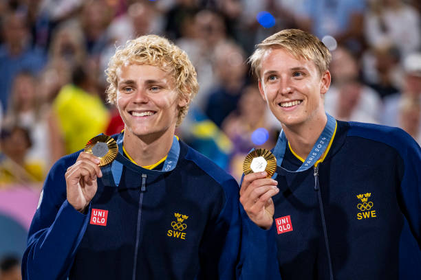 边裁手势入门：排球裁判必备的动作与规则解析