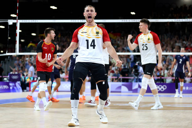 击球后触网：网球比赛中的常见争议与裁判判罚标准