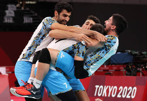 排球场平面图绘制要点：各区域界线名称与尺寸说明