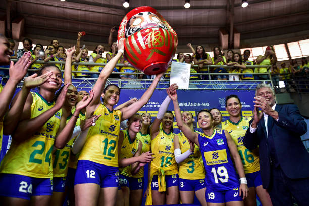 排球发球姿势的两种基本类型详解