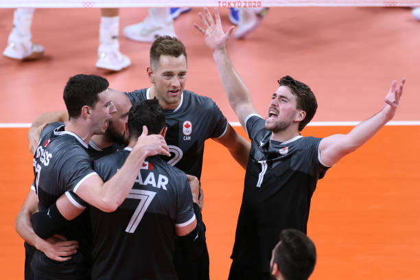 排球轮转换位详解：提升团队配合的关键