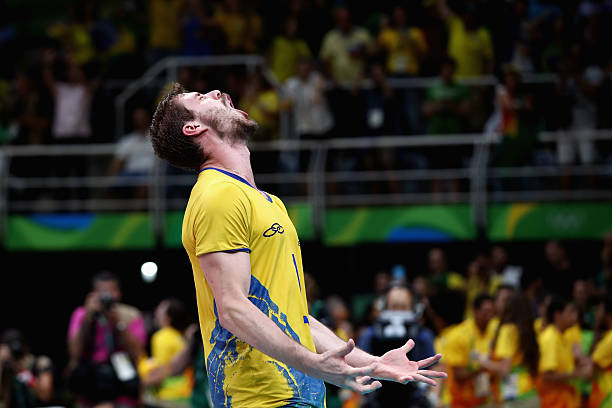 排球场地宽度与长度的比例是多少？