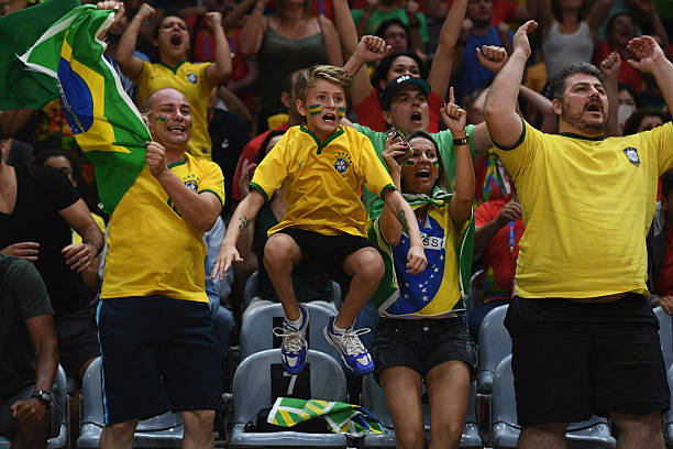 排球比赛中的常见战术与阵型：如何识别球队的打法？