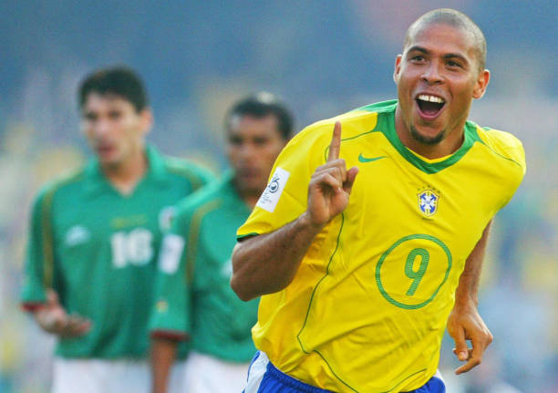 2002韩日世界杯：米卢带领中国足球走向世界的征程